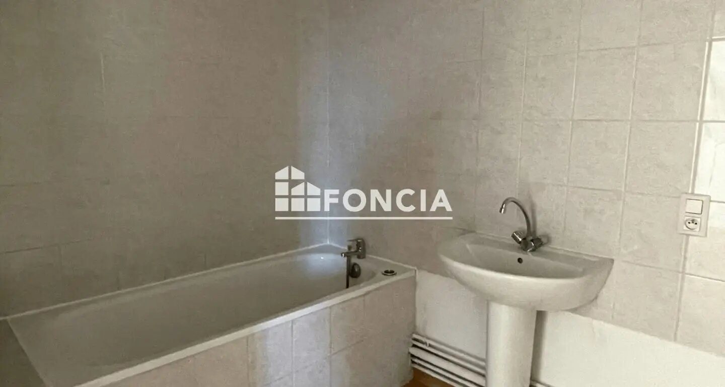 Appartement à louer, 71m², Riorges