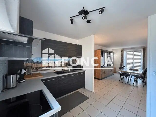 Appartement à louer, 98m², Tournes