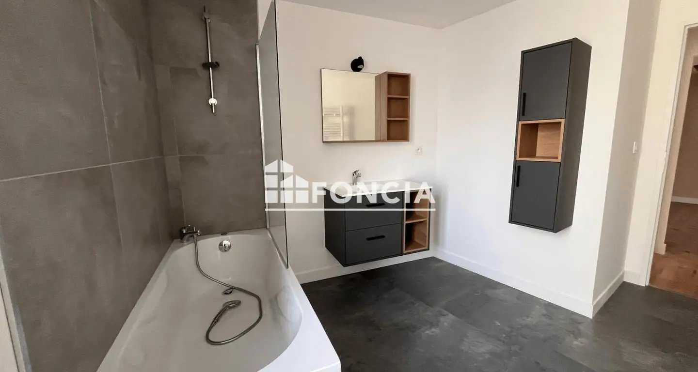 Appartement à louer, 84m², Neuves-Maisons