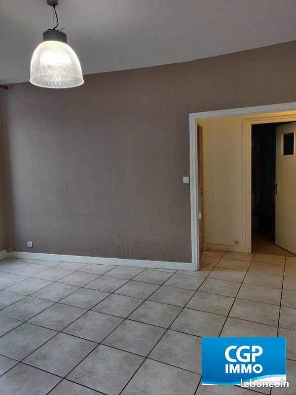 Appartement à louer, 42m², Saint-Céré