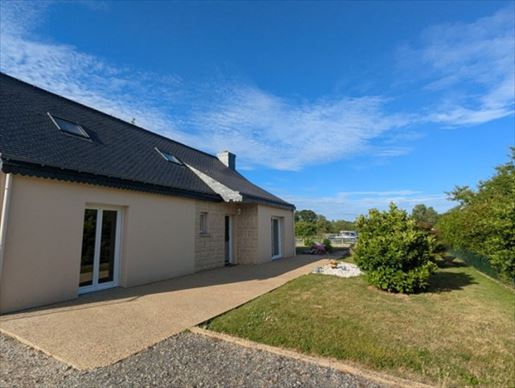 Maison 8 pièces 146 m² · à Forges de Lanouée · 146 m² · 213 000 €