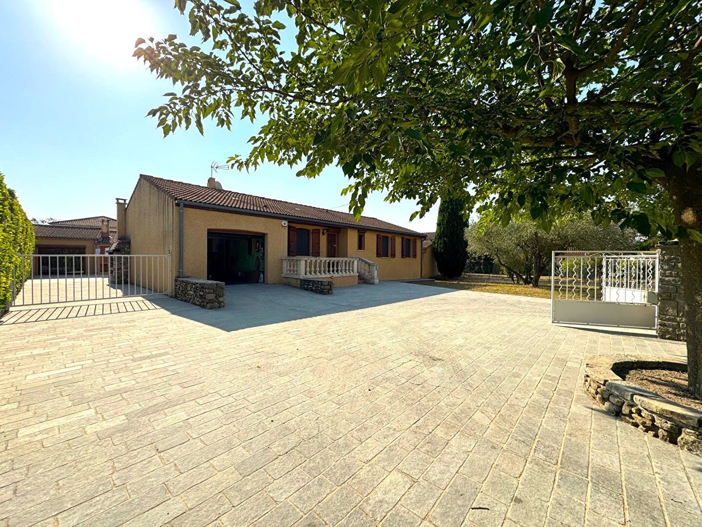 Maison à vendre, 141m², Saint-Julien-les-Rosiers