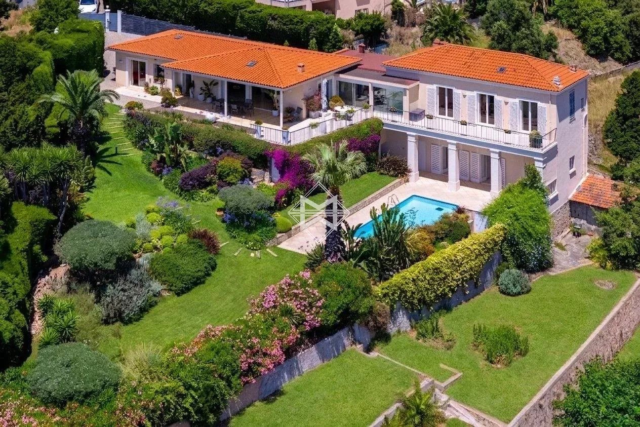 Hus, 250 m², tomt 250 m²