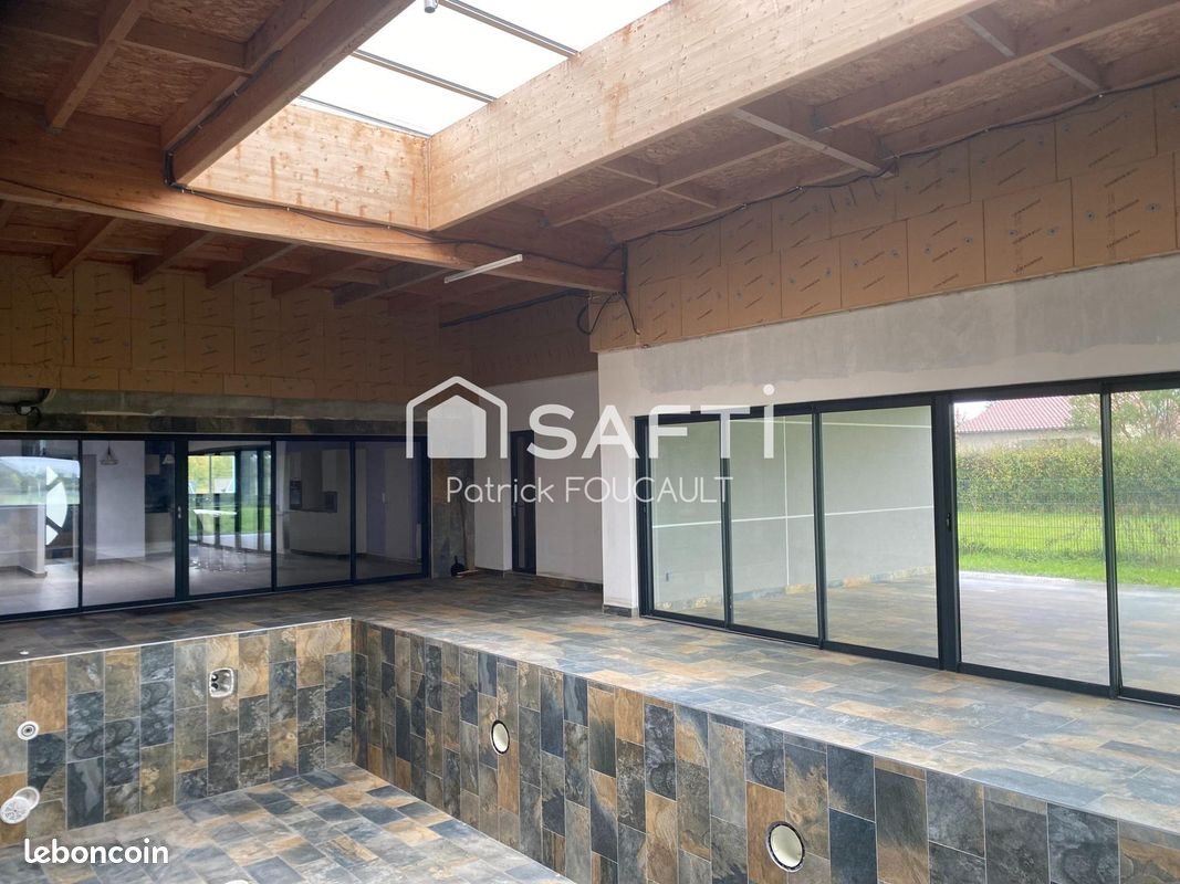 Maison à vendre, 278m², Lusignan