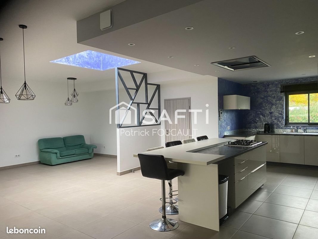 Maison à vendre, 278m², Lusignan