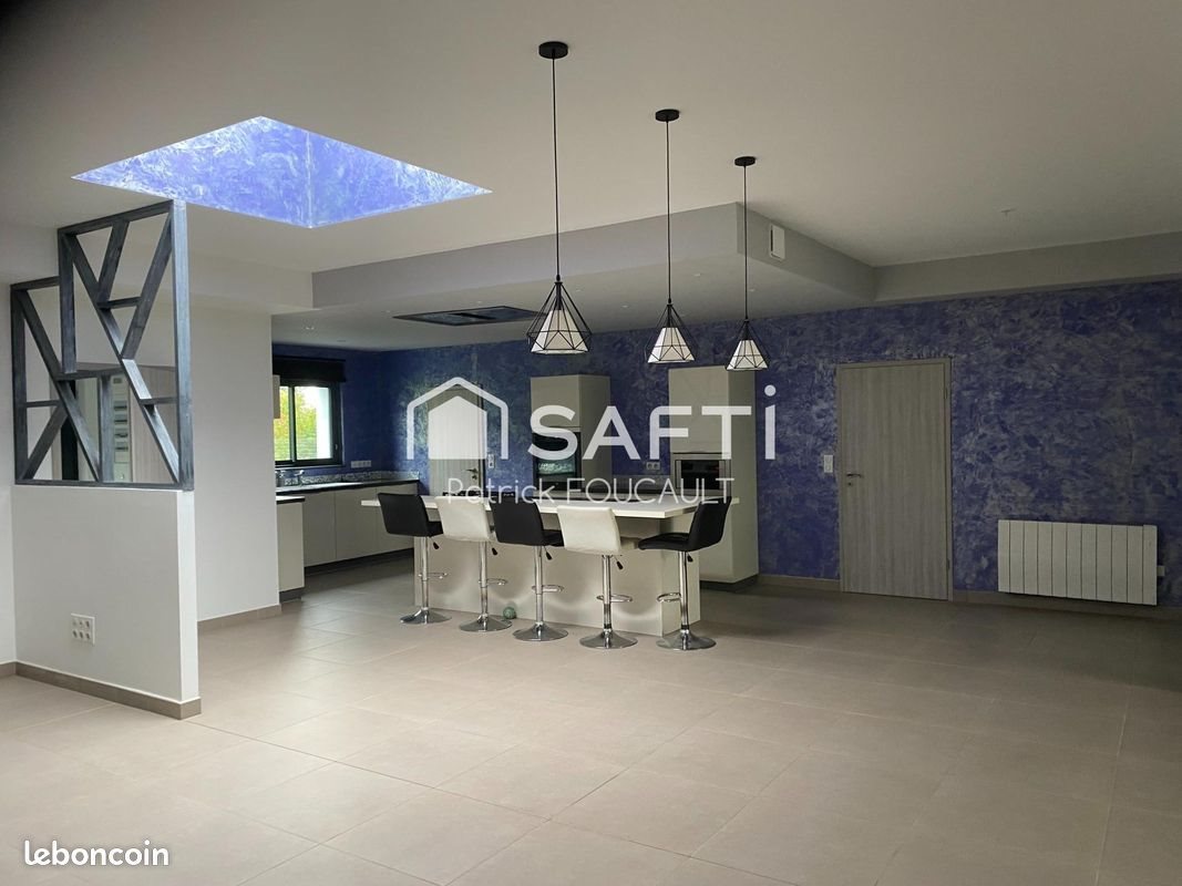 Maison à vendre, 278m², Lusignan