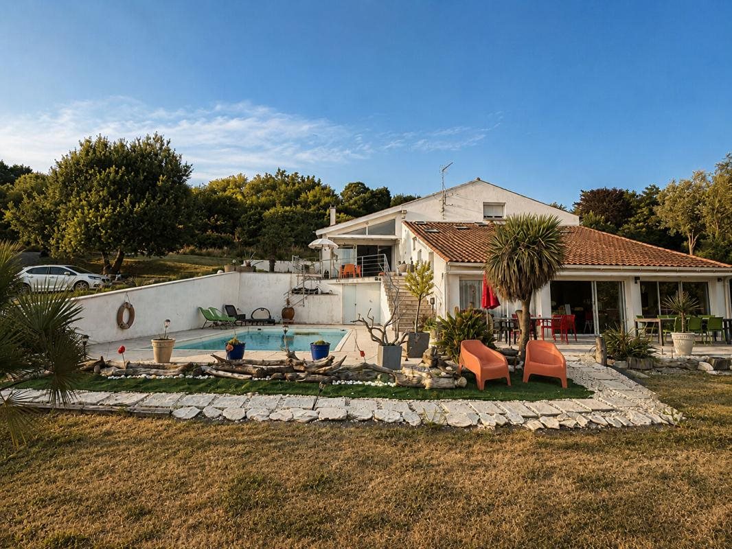 Maison à vendre, 310m², Saint-Dizant-du-Gua