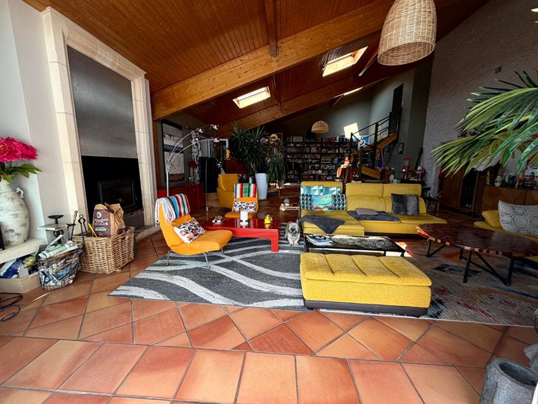 Maison à vendre, 310m², Saint-Dizant-du-Gua