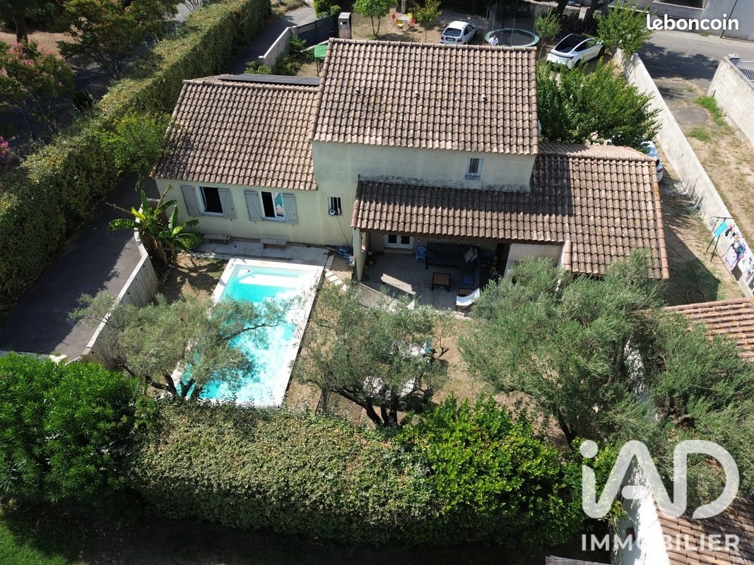 Maison à vendre, 140m², Jonquières-Saint-Vincent