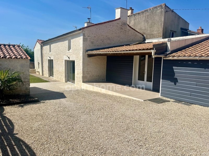 Maison à vendre, 141m², Sainte-Gemme-la-Plaine