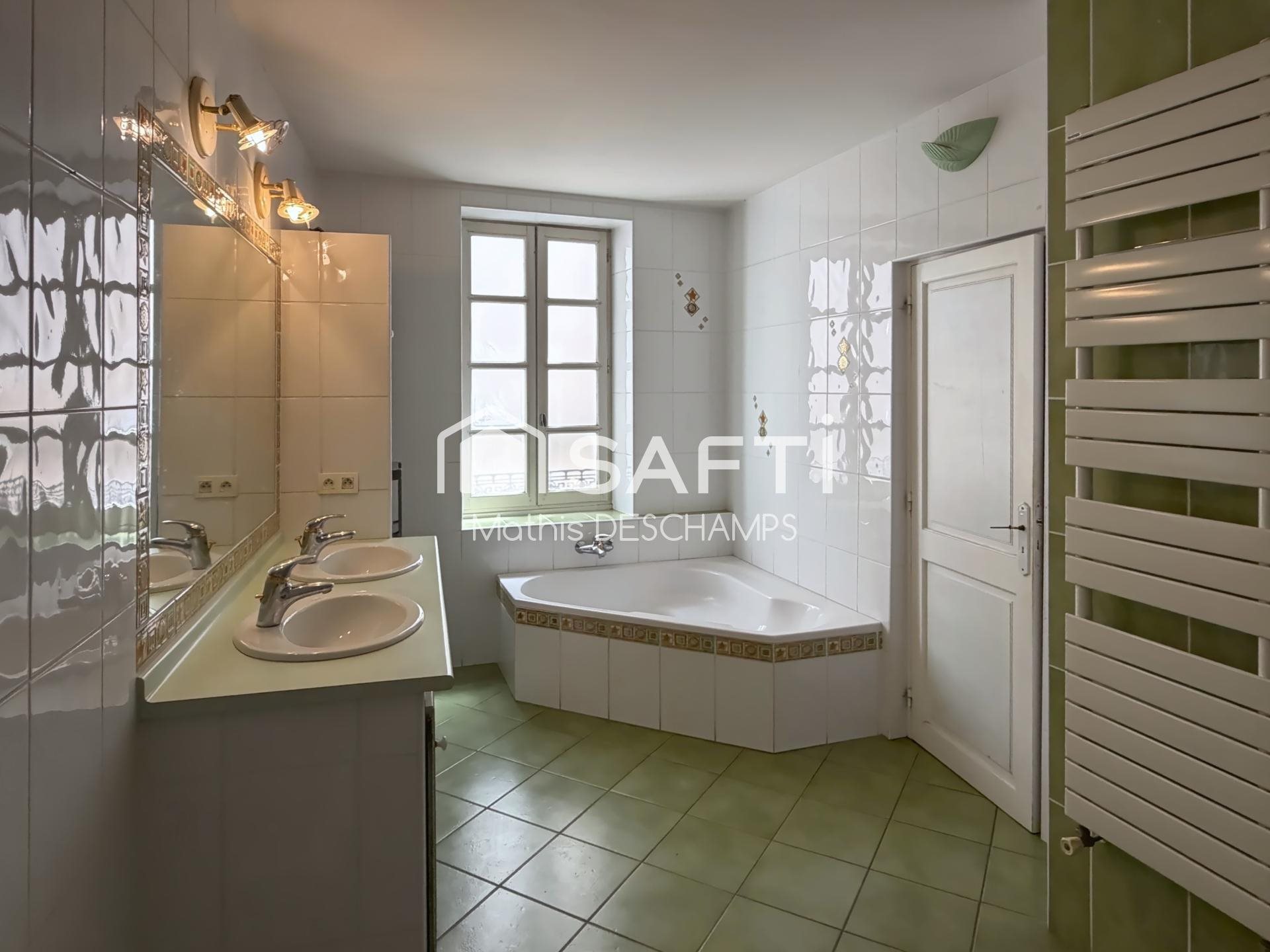 Maison à vendre, 198m², Bourg-Saint-Andéol