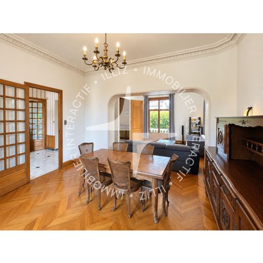 Maison 9 pièces 194 m² · à Les Abrets en Dauphiné · 194 m² · 299 000 €