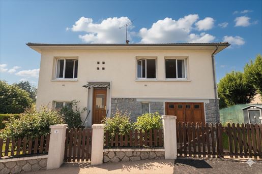 Maison 5 pièces 105 m² · à Montsalvy · 105 m² · 112 000 €