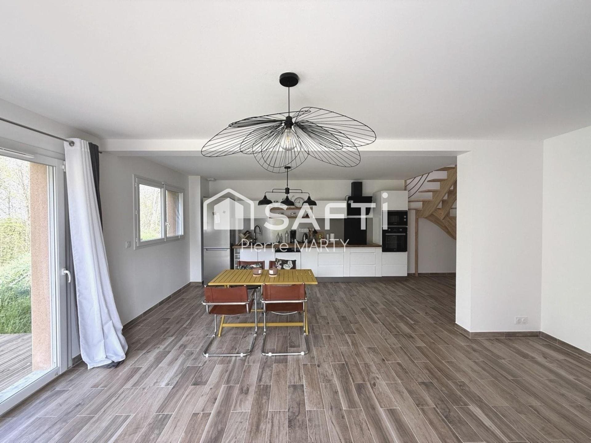 Maison à vendre, 94m², Sougéal