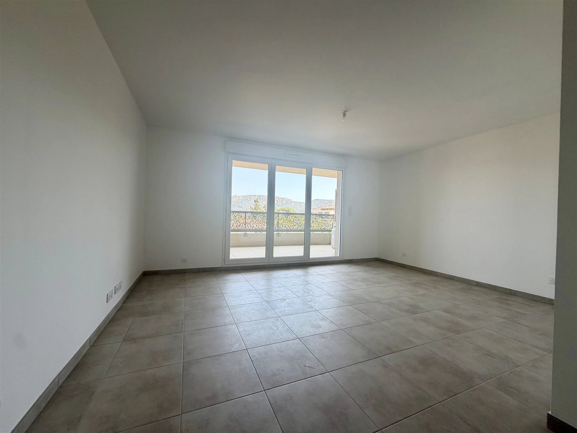 Appartement à louer, 89m², Porto-Vecchio