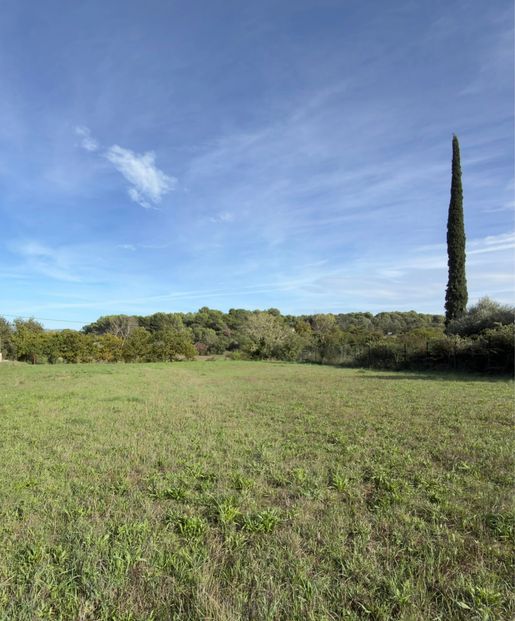 Terrain 1200 m² · à Aix-en-Provence · 670 000 €