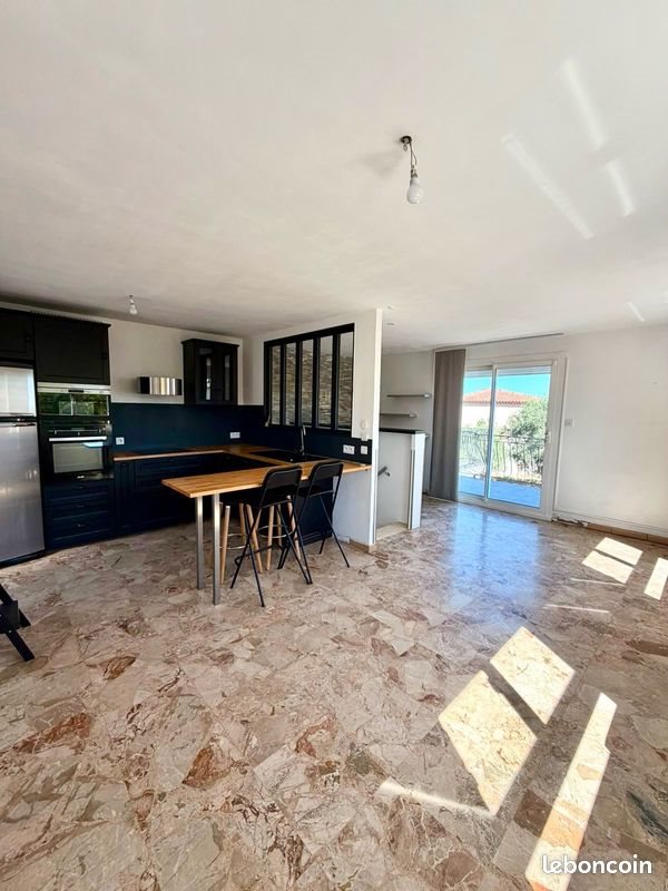 Maison à vendre, 73m², Saint-Mitre-les-Remparts