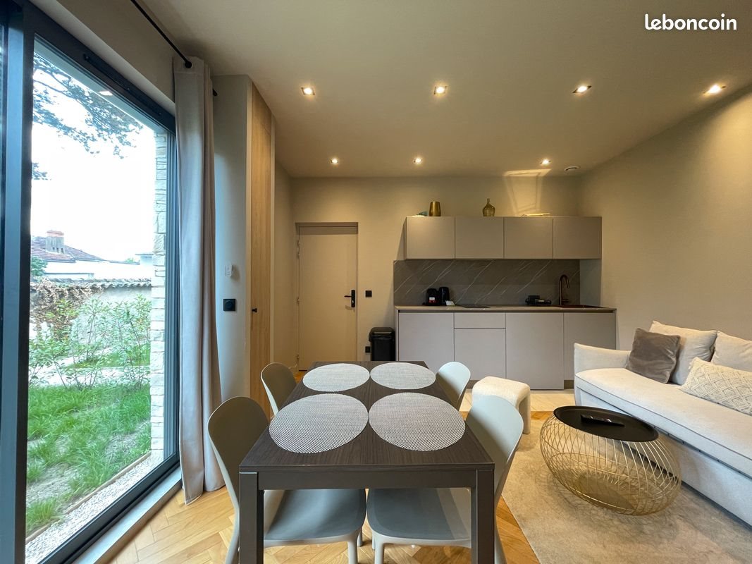 Appartement à louer, 27m², Écully