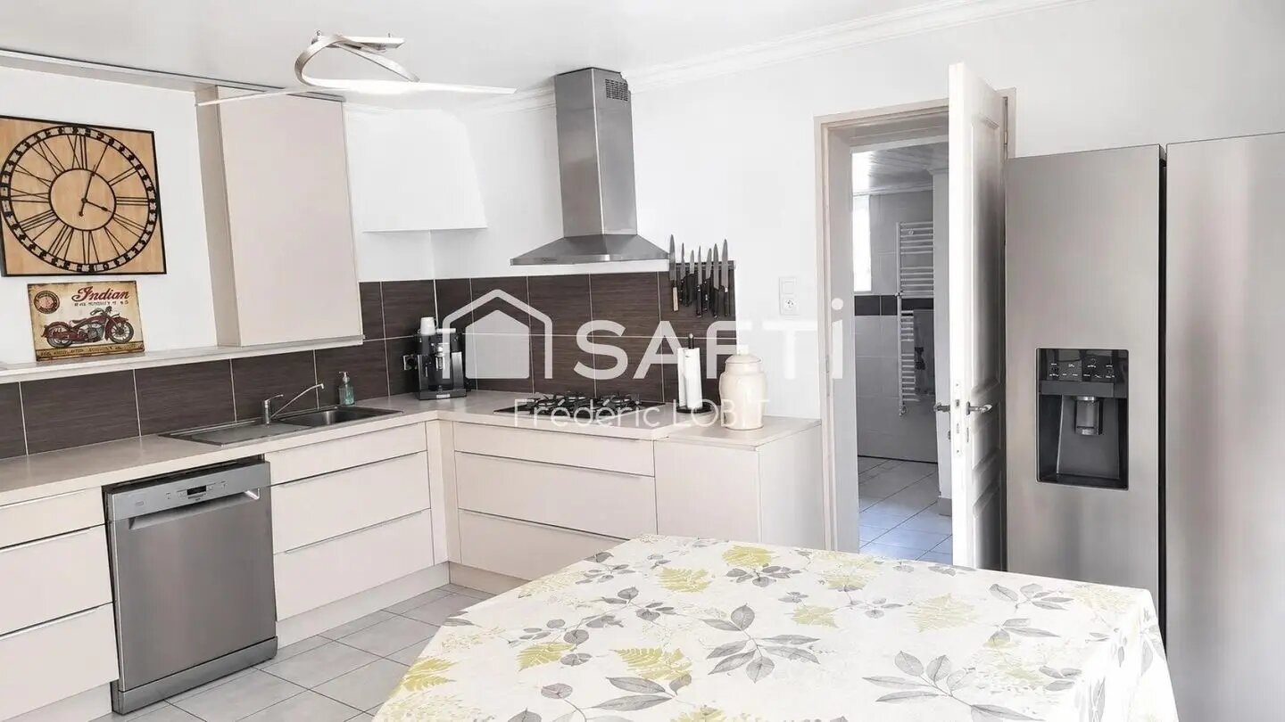 Maison à vendre, 136m², Les Peintures