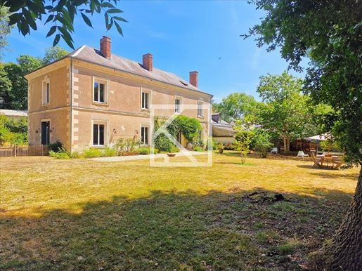 Maison 10 pièces 339 m² · à Notre-Dame-d'Oé · 339 m² · 1 099 000 €
