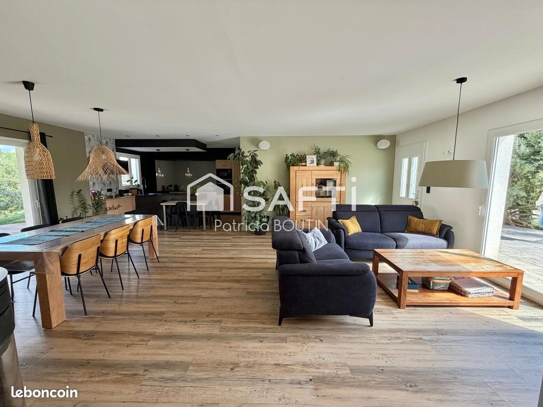 Maison à vendre, 131m², Saint-Christophe-sur-Roc