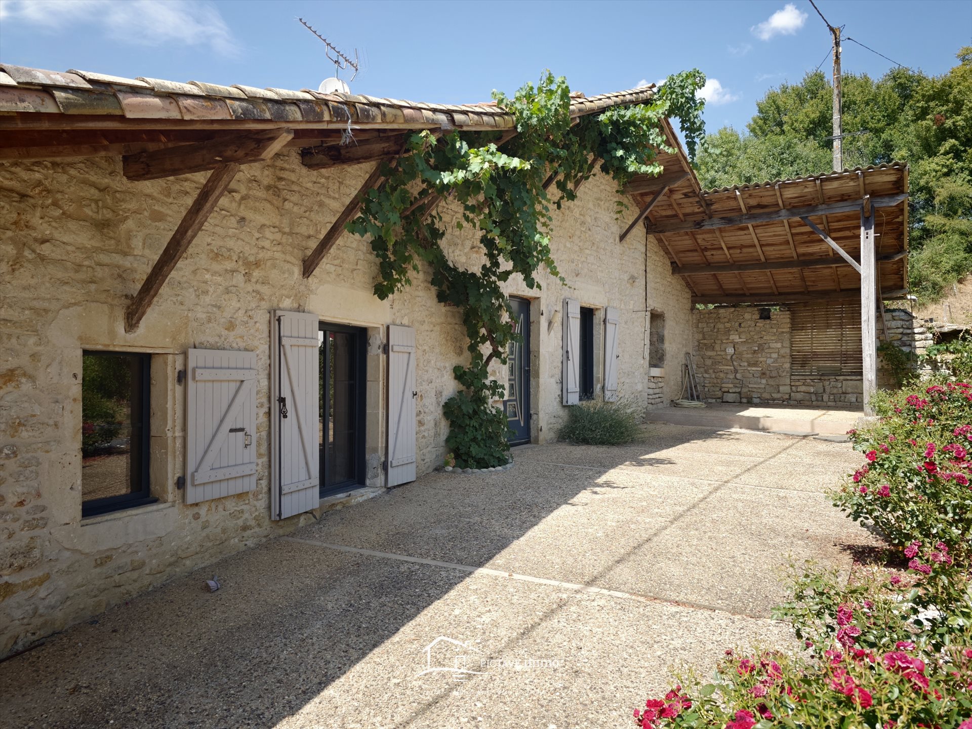 Maison à louer, 128m², Lezay