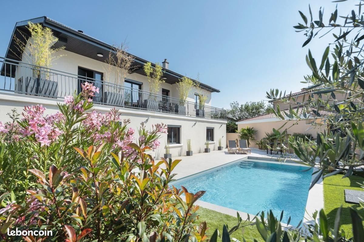 Maison à vendre, 175m², Saint-Genis-les-Ollières