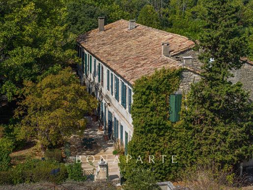 Maison 12 pièces 520 m² · à Saint-Rémy-de-Provence · 520 m² · 2 799 000 €