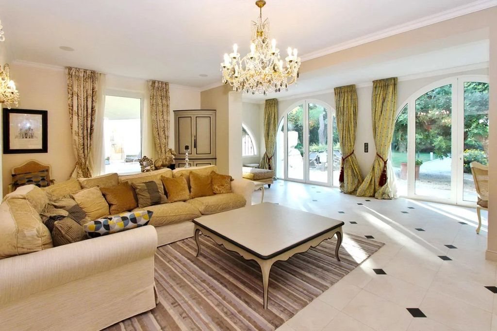 Maison à louer, 350m², Antibes