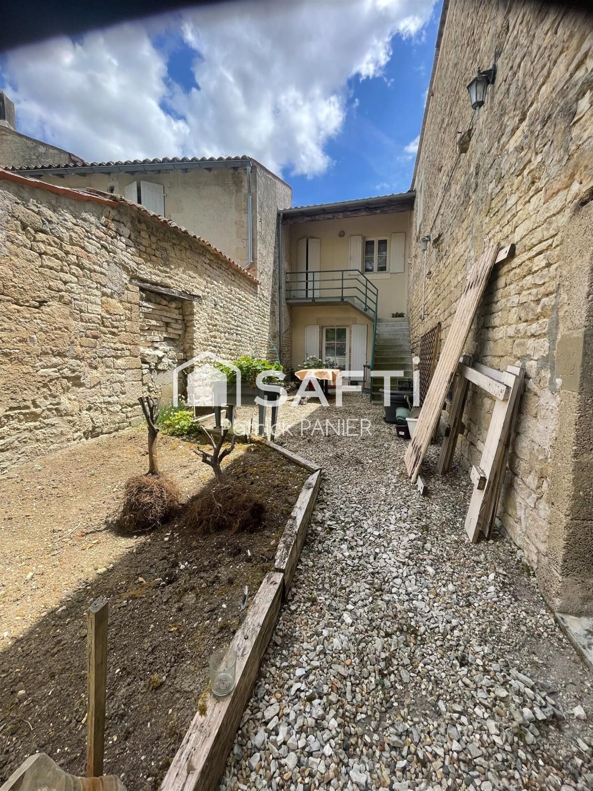 Maison à vendre, 260m², Dampierre-sur-Boutonne