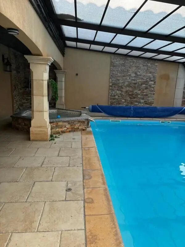 Maison à louer, 313m², Miramas