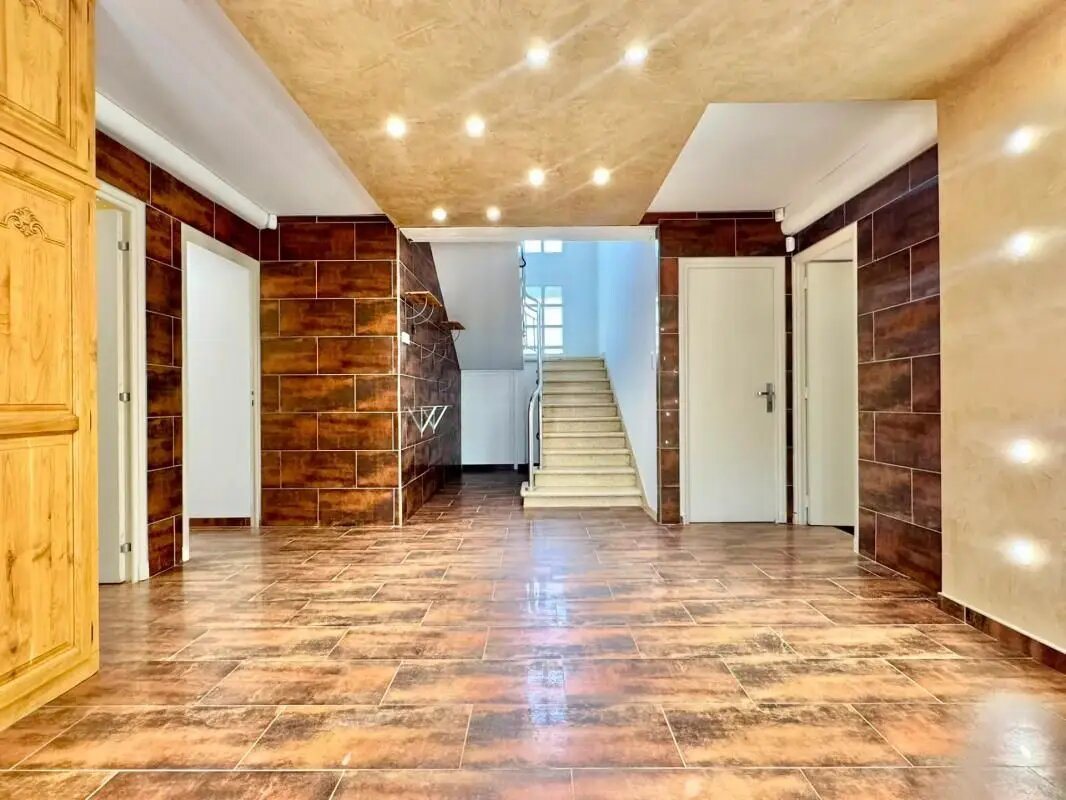 Maison à louer, 313m², Miramas