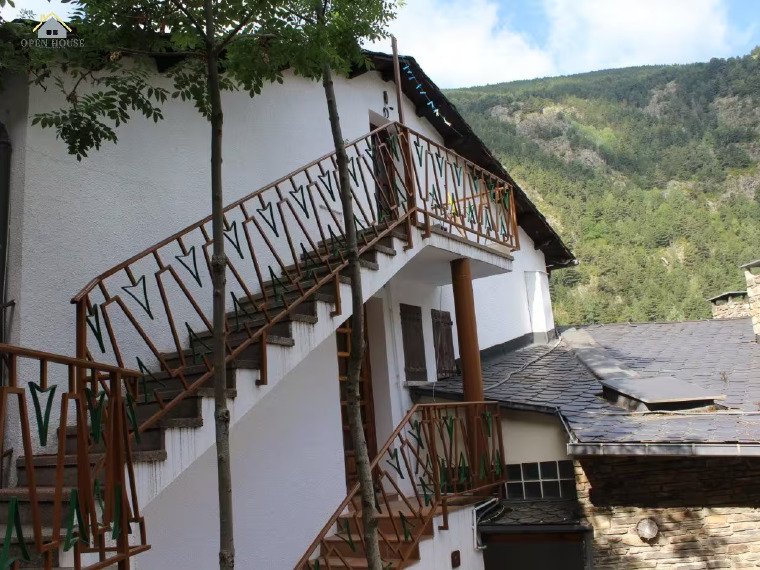 Building for sale in Canillo · 2 of 3
