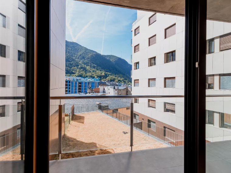 3-bedroom flat for sale in Encamp · 2 of 3