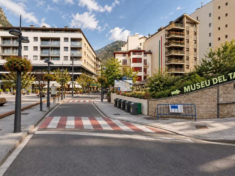 3-bedroom flat for sale in Sant Julià de Lòria · 2 of 9