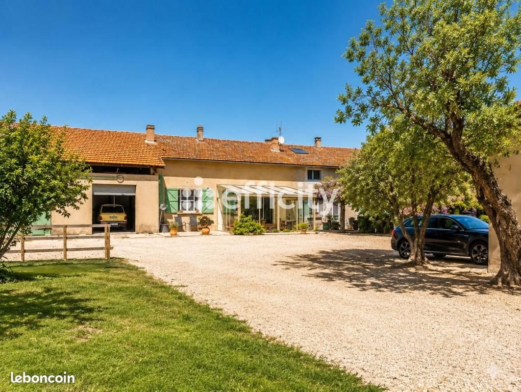 Maison à vendre, 242m², Eyguières