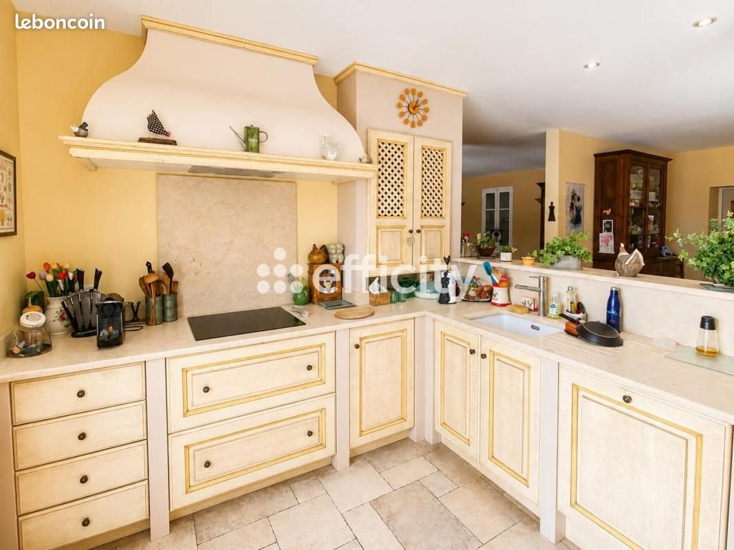 Maison à vendre, 242m², Eyguières