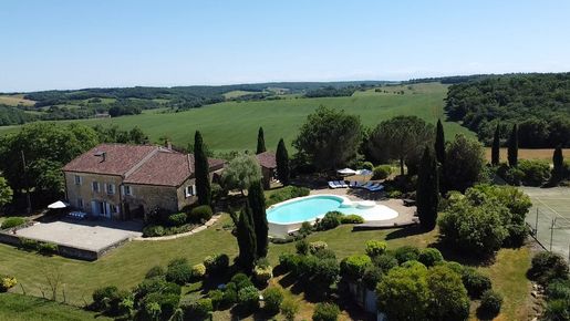 Maison 12 pièces 425 m² · à Vic-Fezensac · 425 m² · 1 300 000 €