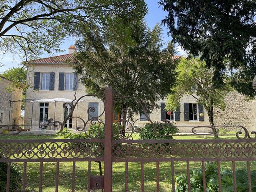 Maison 6 pièces 247 m² · à Condom · 247 m² · 745 000 €