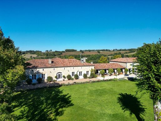 Maison 13 pièces 557 m² · à Condom · 557 m² · 1 490 000 €