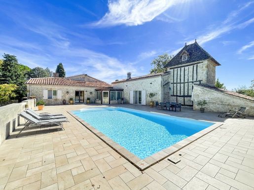 Maison 6 pièces 204 m² · à Montréal · 204 m² · 499 000 €