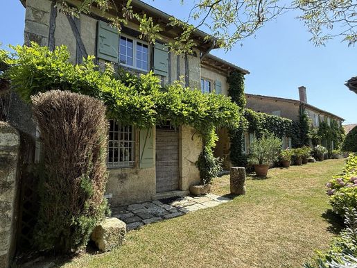 Maison 12 pièces 460 m² · à Bazian · 460 m² · 630 700 €