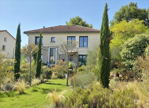 4 pièces 100 m² · à Millau · 100 m² · 235 000 €