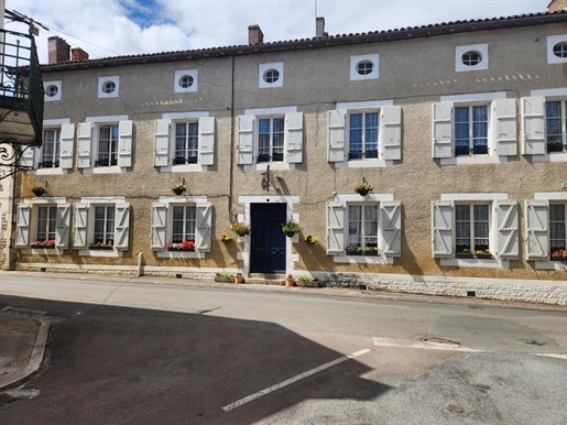 Terrain 13 pièces 446 m² · à Champagne-Mouton · 446 m² · 399 000 €