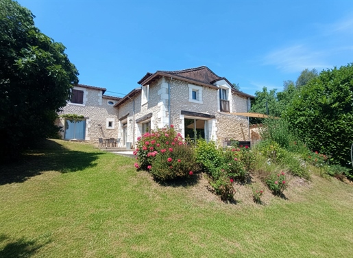 Maison 5 pièces 203 m² · à Neuvic · 203 m² · 415 000 €
