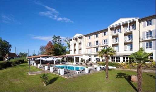 Annonce · à Salies-de-Béarn · 1 890 m² · 1 270 000 €