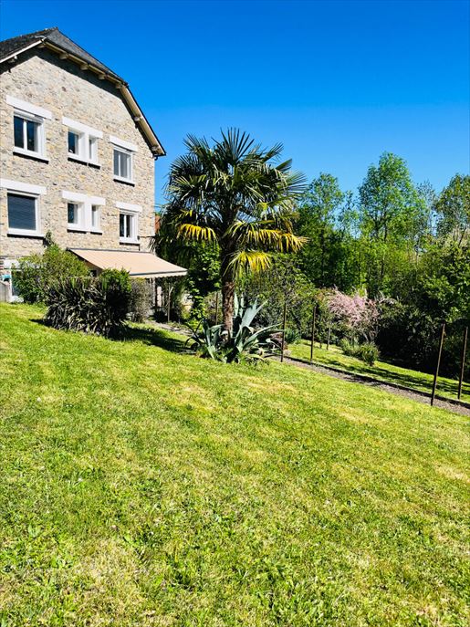 Maison 7 pièces 180 m² · à Vignols · 180 m² · 273 000 €