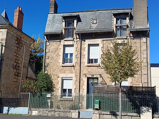 Maison 9 pièces 210 m² · à Laval · 210 m² · 375 000 €