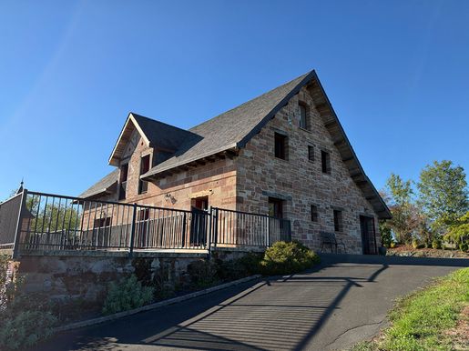 Maison 7 pièces 247 m² · à Juillac · 247 m² · 455 000 €