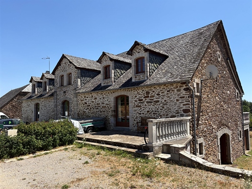 Maison 14 pièces 312 m² · à Soursac · 312 m² · 279 000 €